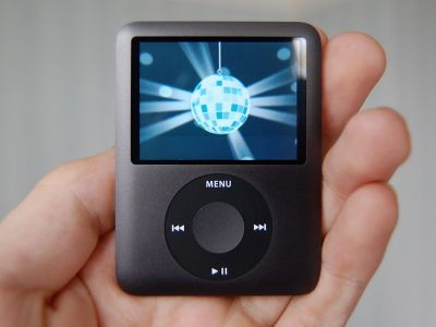 Apple хочет превратить кейс для AirPods в новый iPod nano